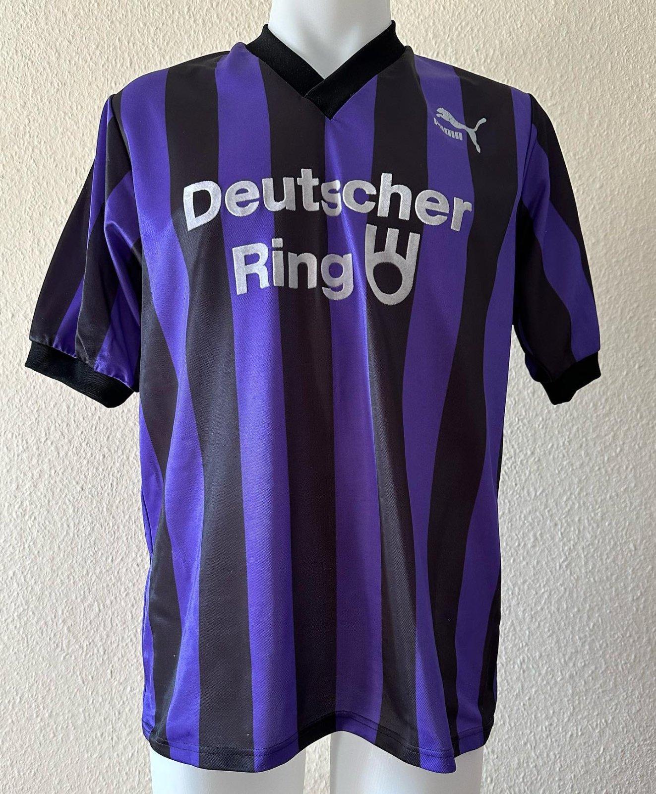 Le maillot extérieur 1990–1991 – L’éclair violet dans la grisaille de la Bundesliga